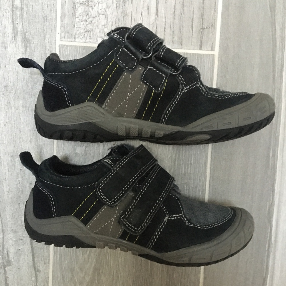 Boys gray/black Twig shoes - size 10-10.5